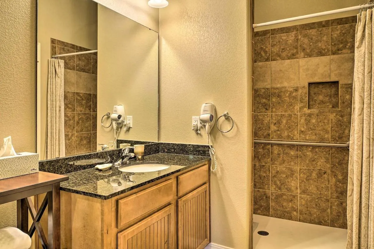 דירה With Table Rock Lake Views, Near Strip