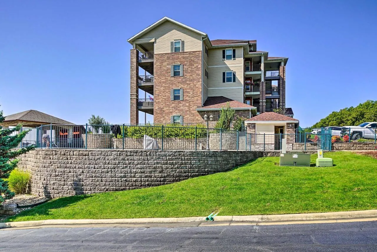 With Table Rock Lake Views, Near Strip דירה בראנסון