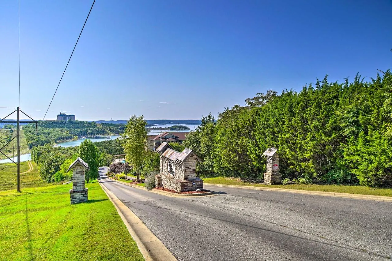 With Table Rock Lake Views, Near Strip דירה בראנסון
