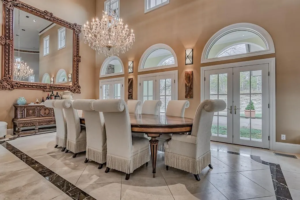 Hébergement de vacances 17500sqft Private Estate Indoorpool Hottub Big Lakeview Tennis Court Theater Sdc *