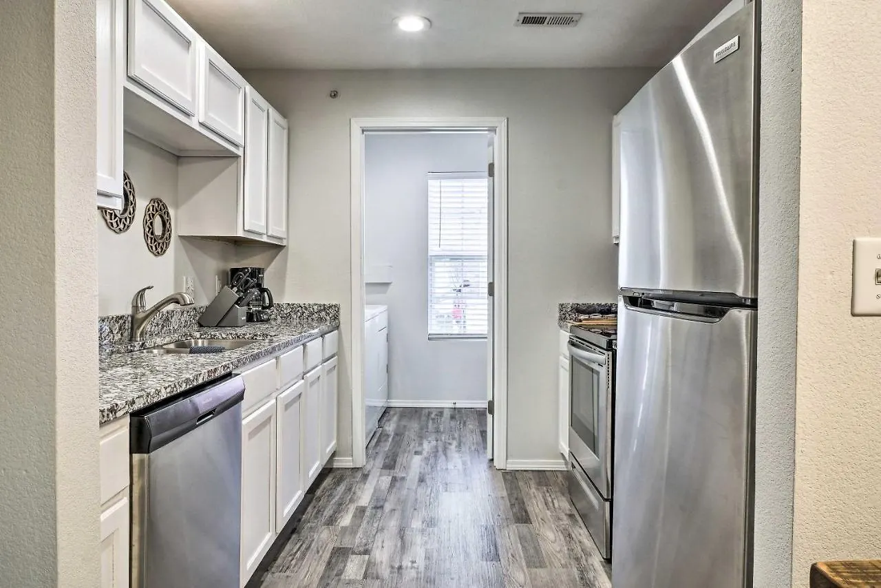 Centrally Located Brandon With Pool Access Appartement *