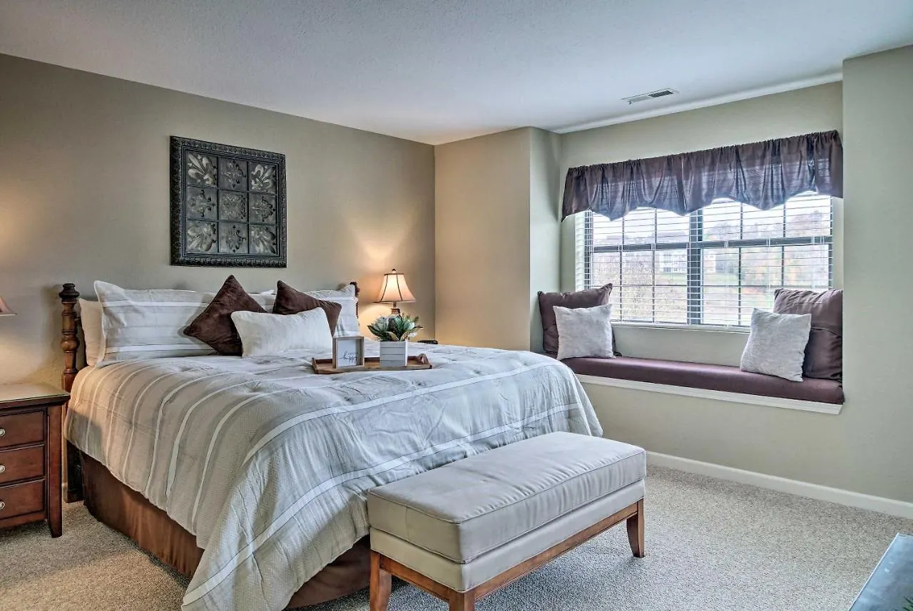 Amidst Action With Pool Access And Golf! Apartmán