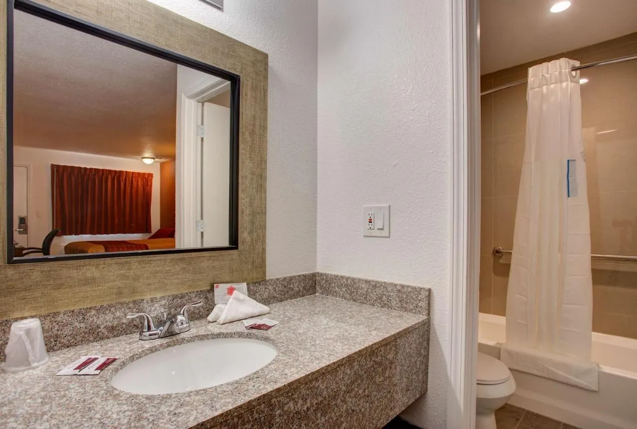6 Branson, Mo 2* Branson