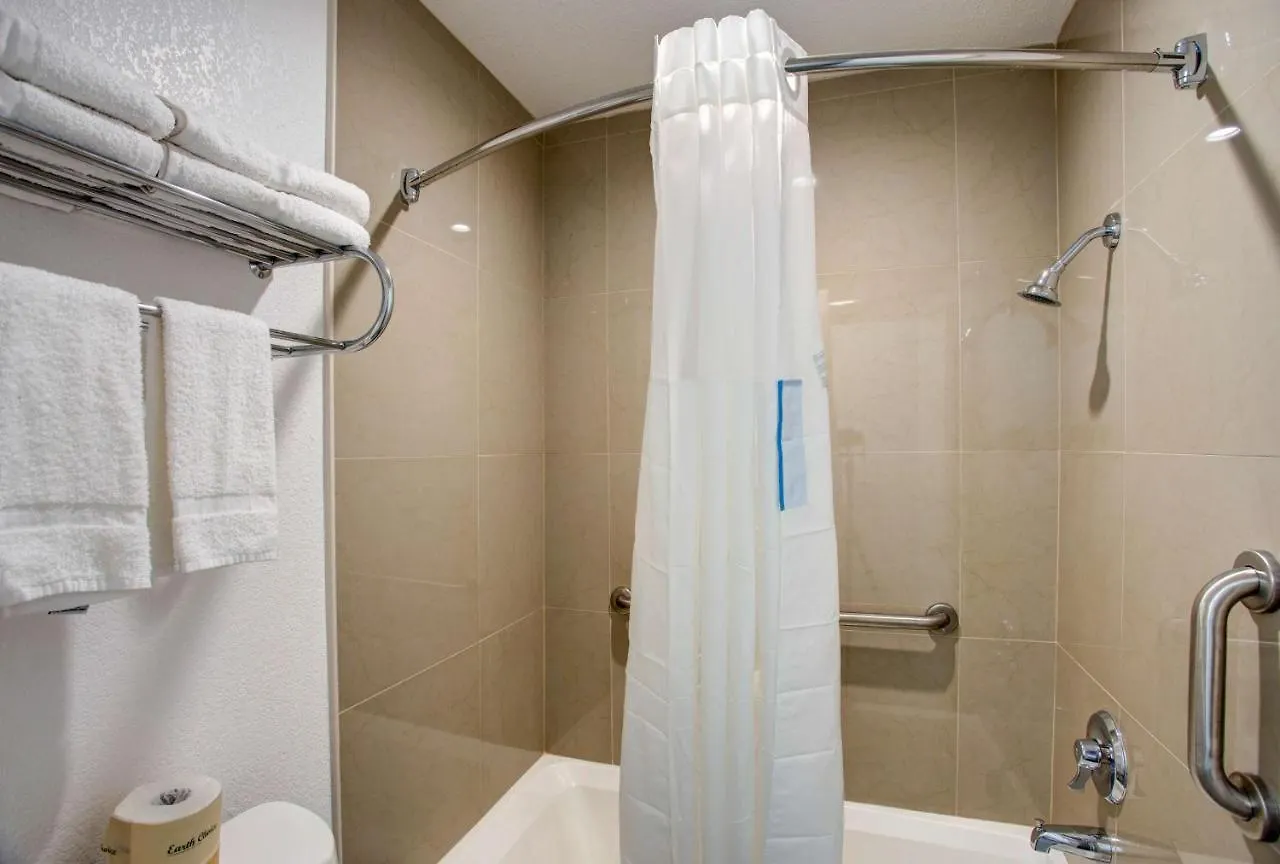 Hotel 6 Branson, Mo 2*