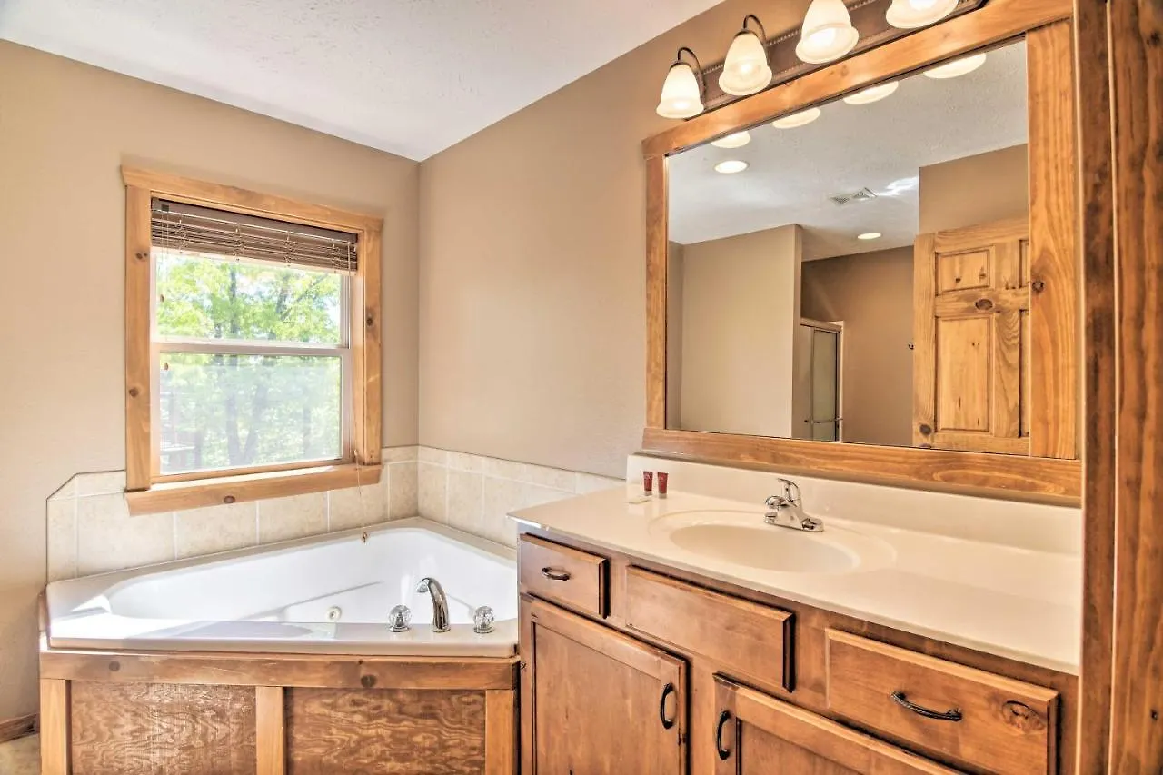 Casa vacanze Refined Near Silver Dollar City! Branson