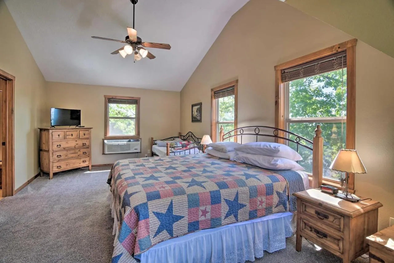Casa vacanze Refined Near Silver Dollar City!