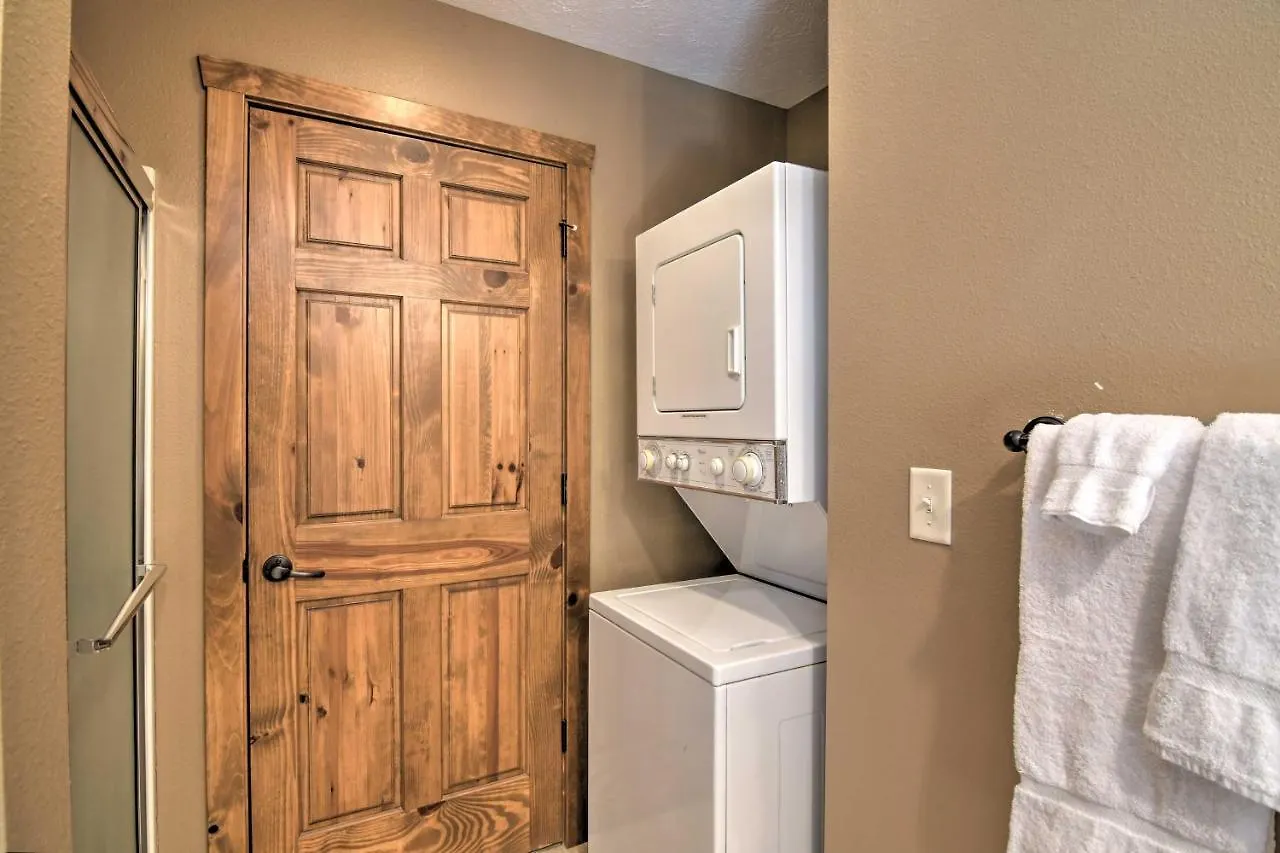 Refined Near Silver Dollar City! Casa vacanze