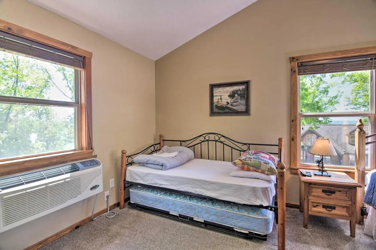 Refined Near Silver Dollar City! Casa vacanze
