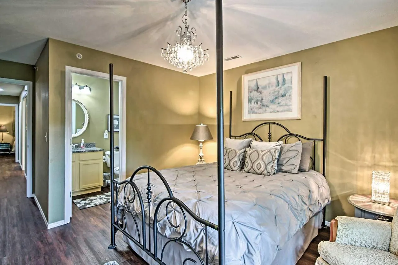 Apartamento Grandmas Attic Centrally Located Vintage Condo!