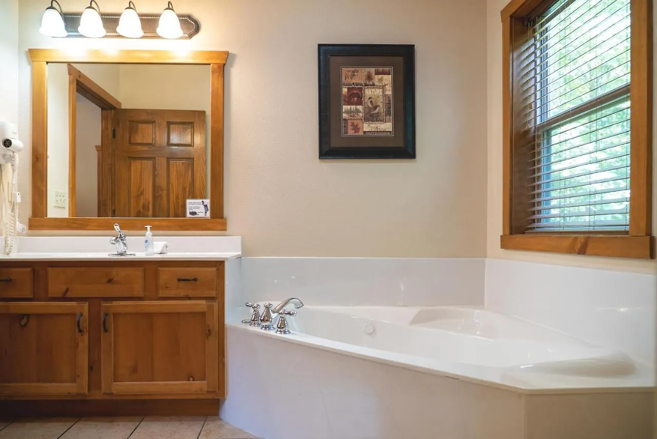 Bear Cub Retreat Branson