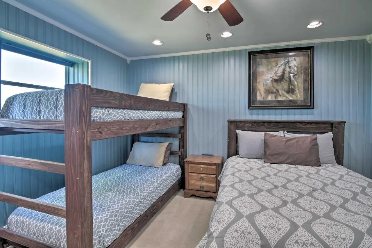Spacious 3 Mi To Table Rock Lake! Appartamento