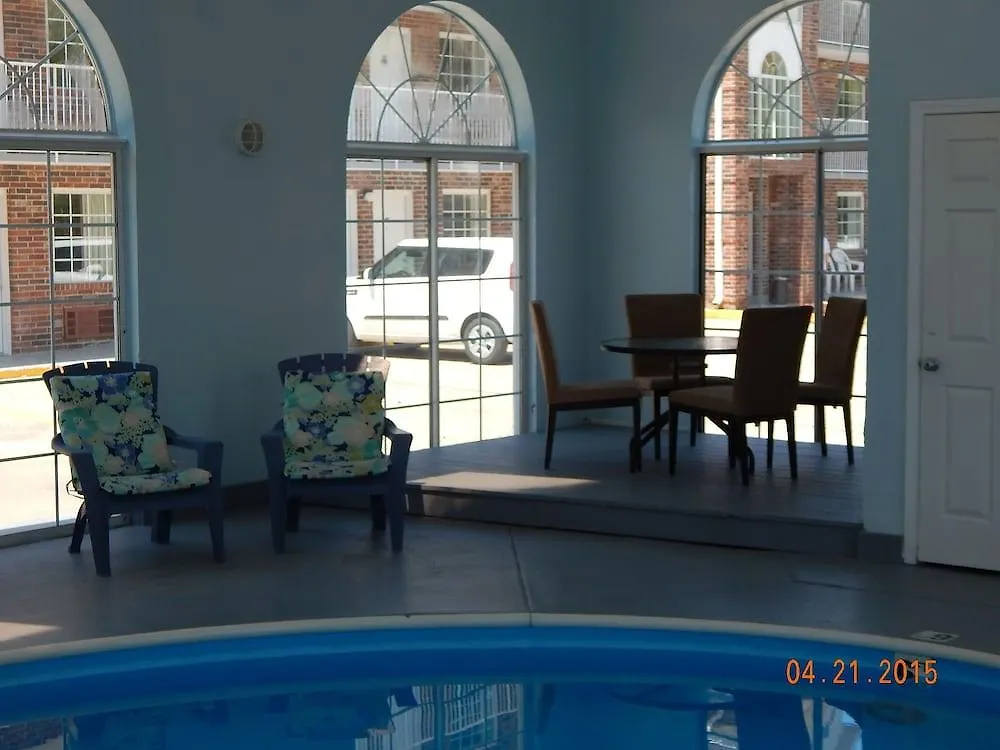 Carriage House Hotel 2*