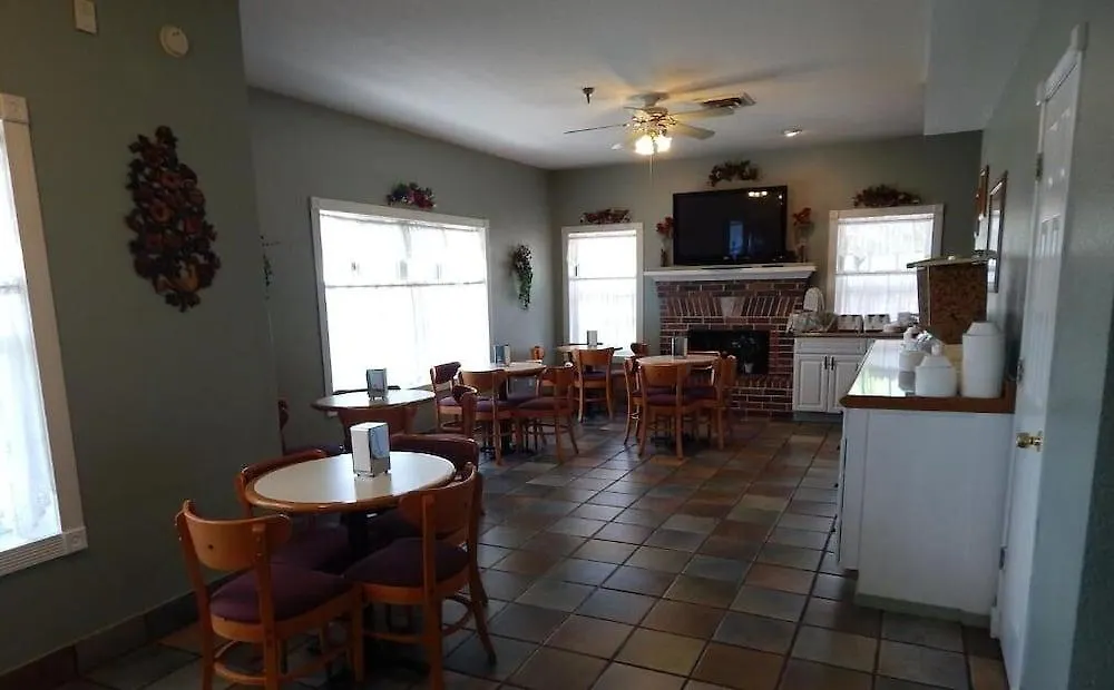 Carriage House Hotel 2*