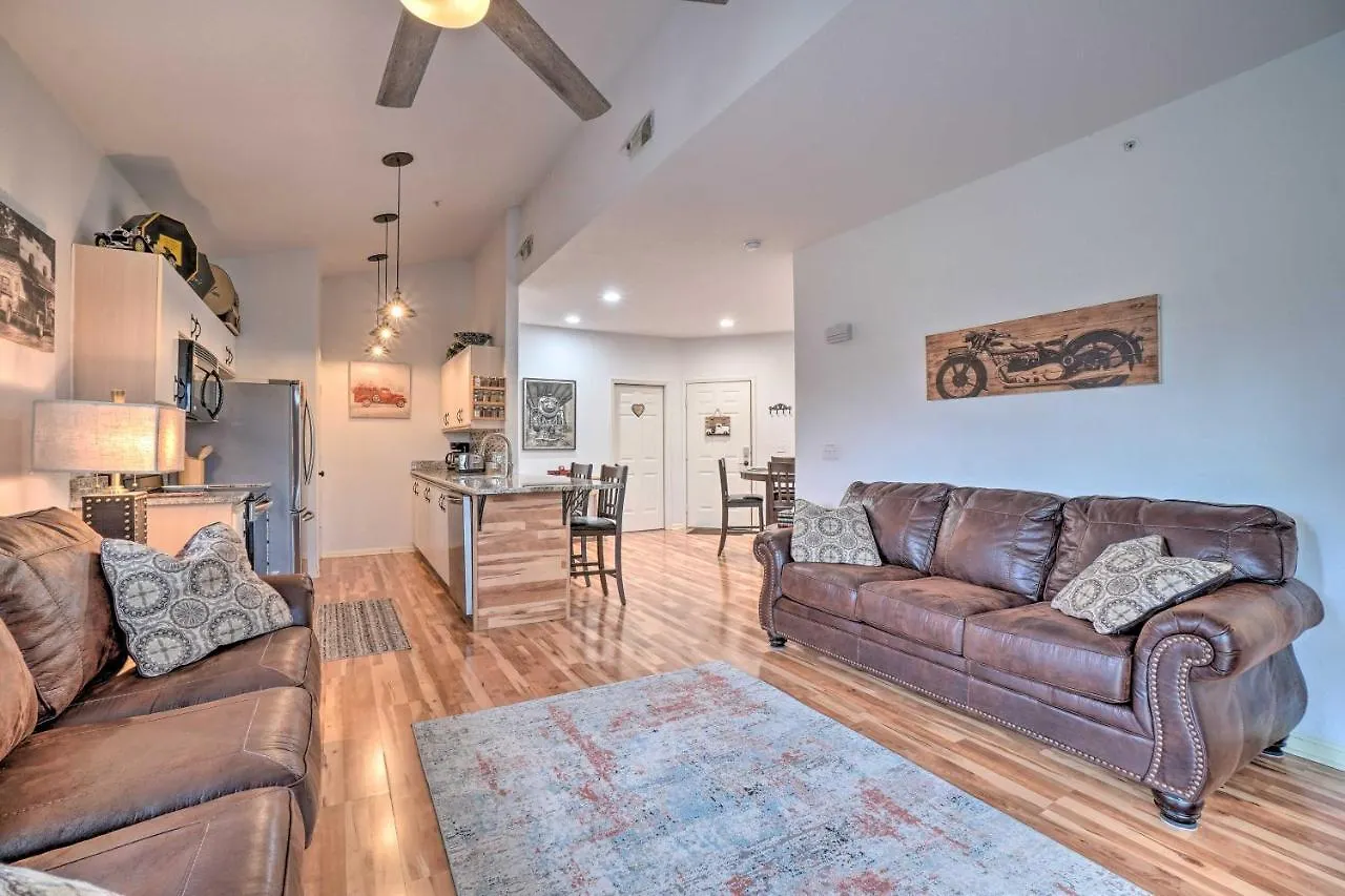 公寓 Serene Penthouse With Access And Views! 布蘭森