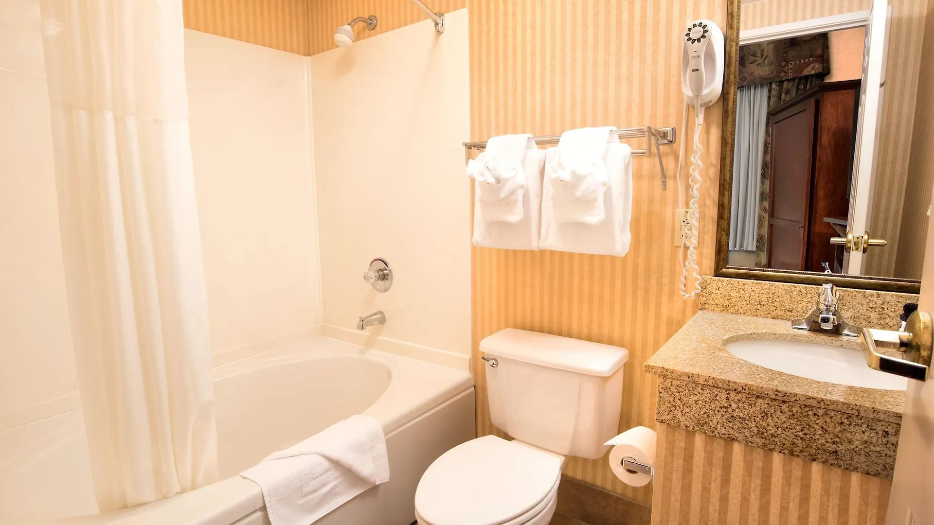 Grand Plaza Hotel 3*