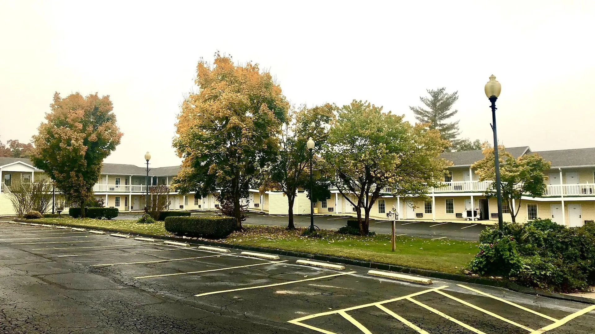 Honeysuckle & Conference Center Motel