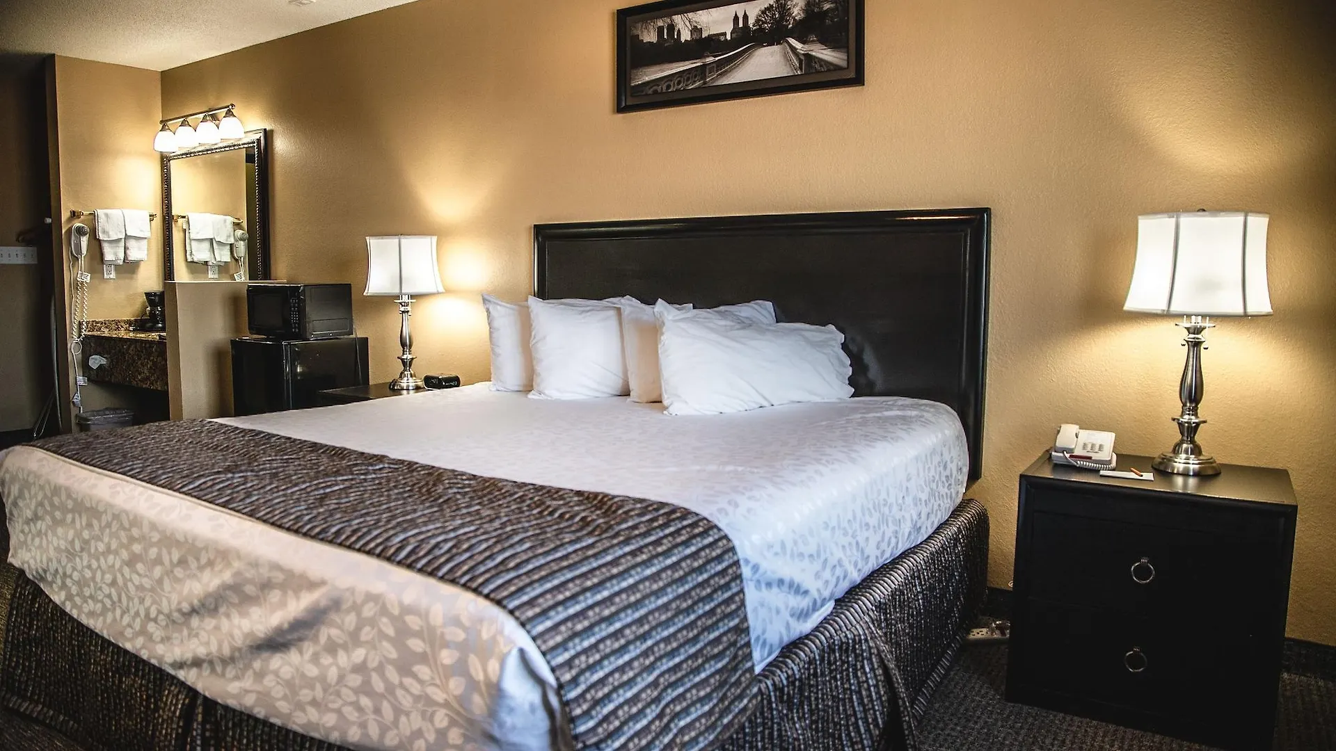 Otel The Stone Castle & Conference Center Branson