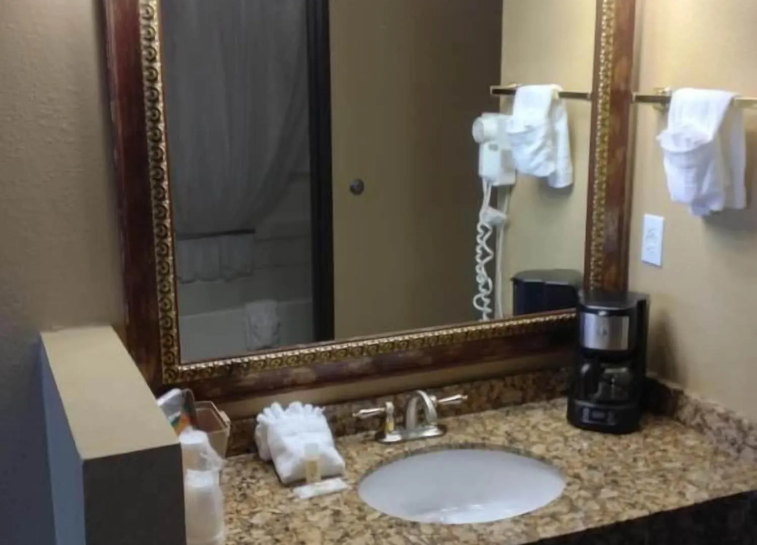 Otel The Stone Castle & Conference Center 3*