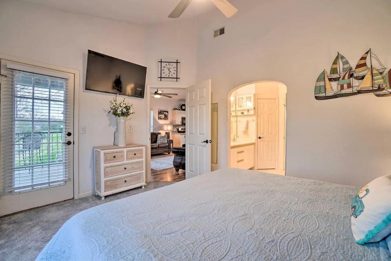 Serene Penthouse With Access And Views! דירה *
