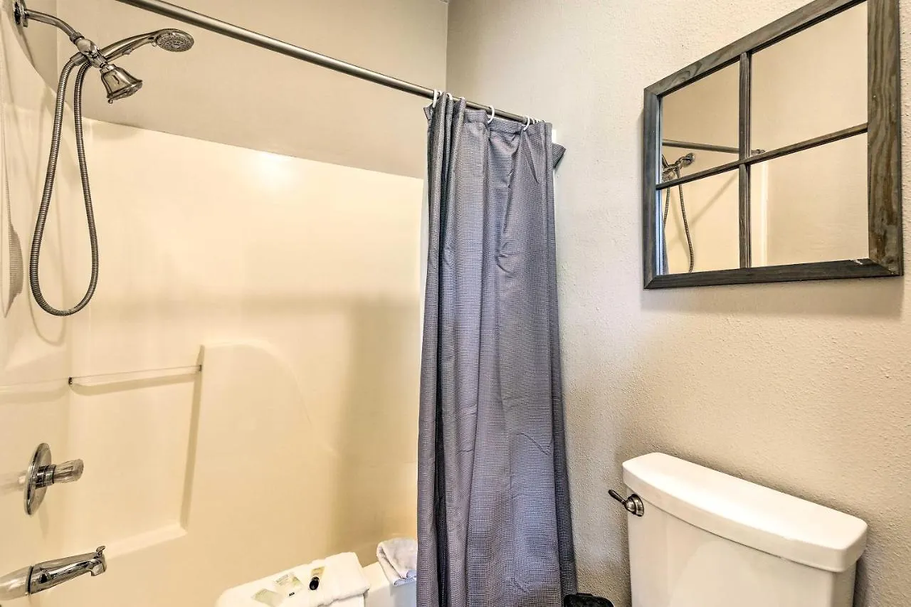 Ground-floor With Community Perks Apartment Branson