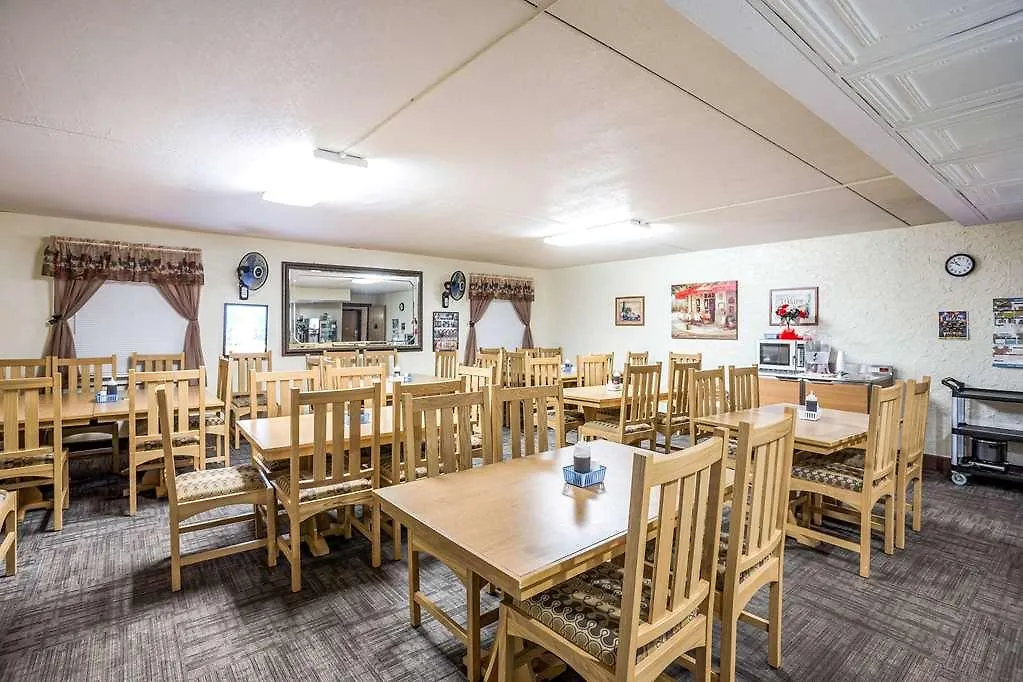 אורחן Rodeway Branson, Brick House 3*