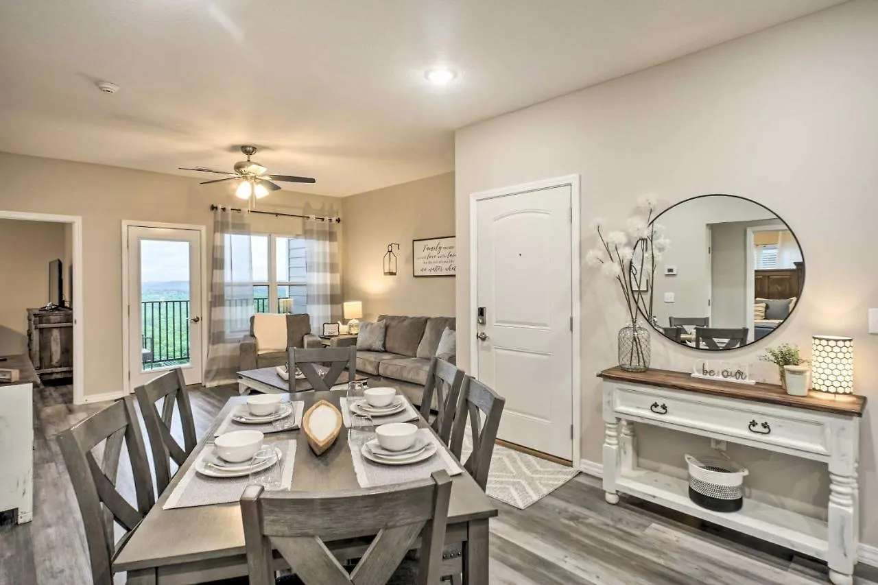 Chic Retreat About 4 Mi To Silver Dollar דירה
