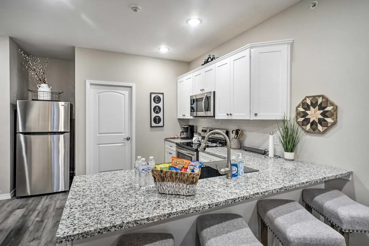 Chic Retreat About 4 Mi To Silver Dollar דירה