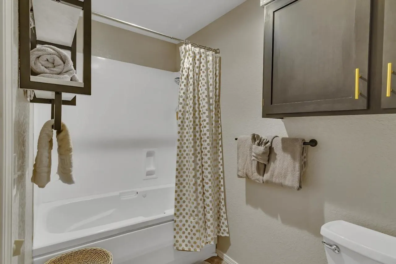 2 Bed Condo-the Greens At Thousand Hills-coffee Bar Apartmanhotel *