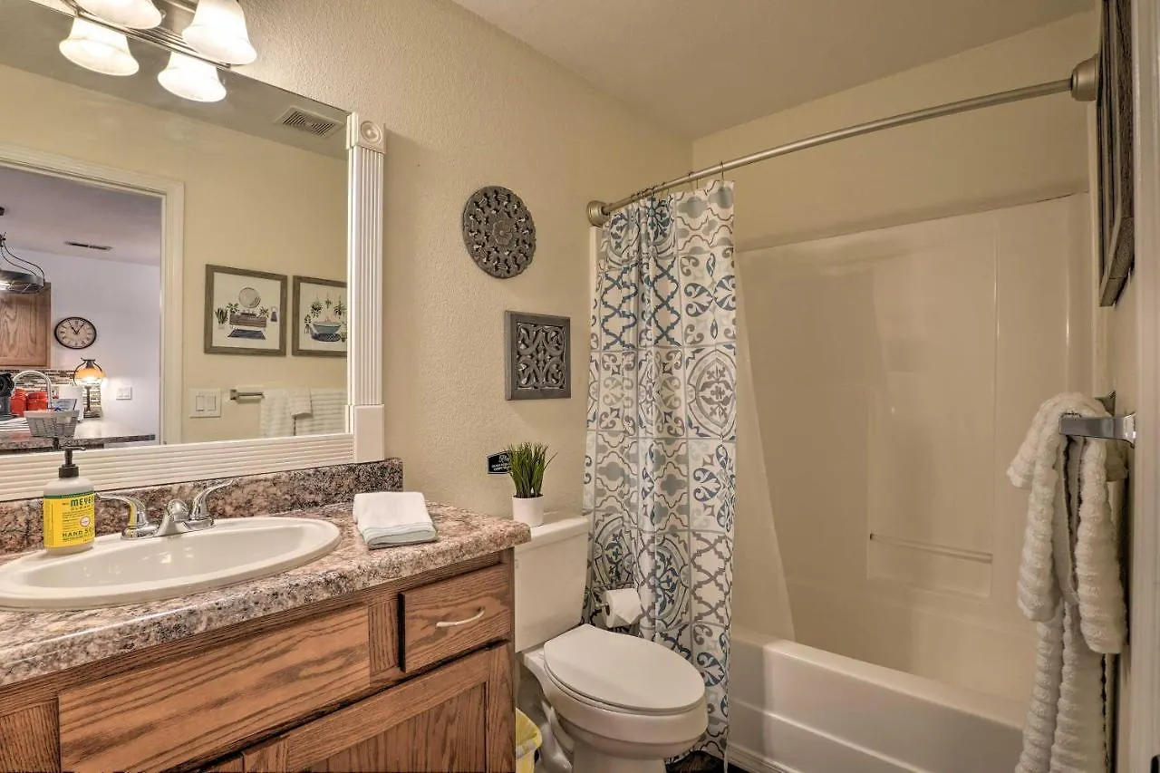 Sun-soaked Taneycomo With Furnished Patio Branson