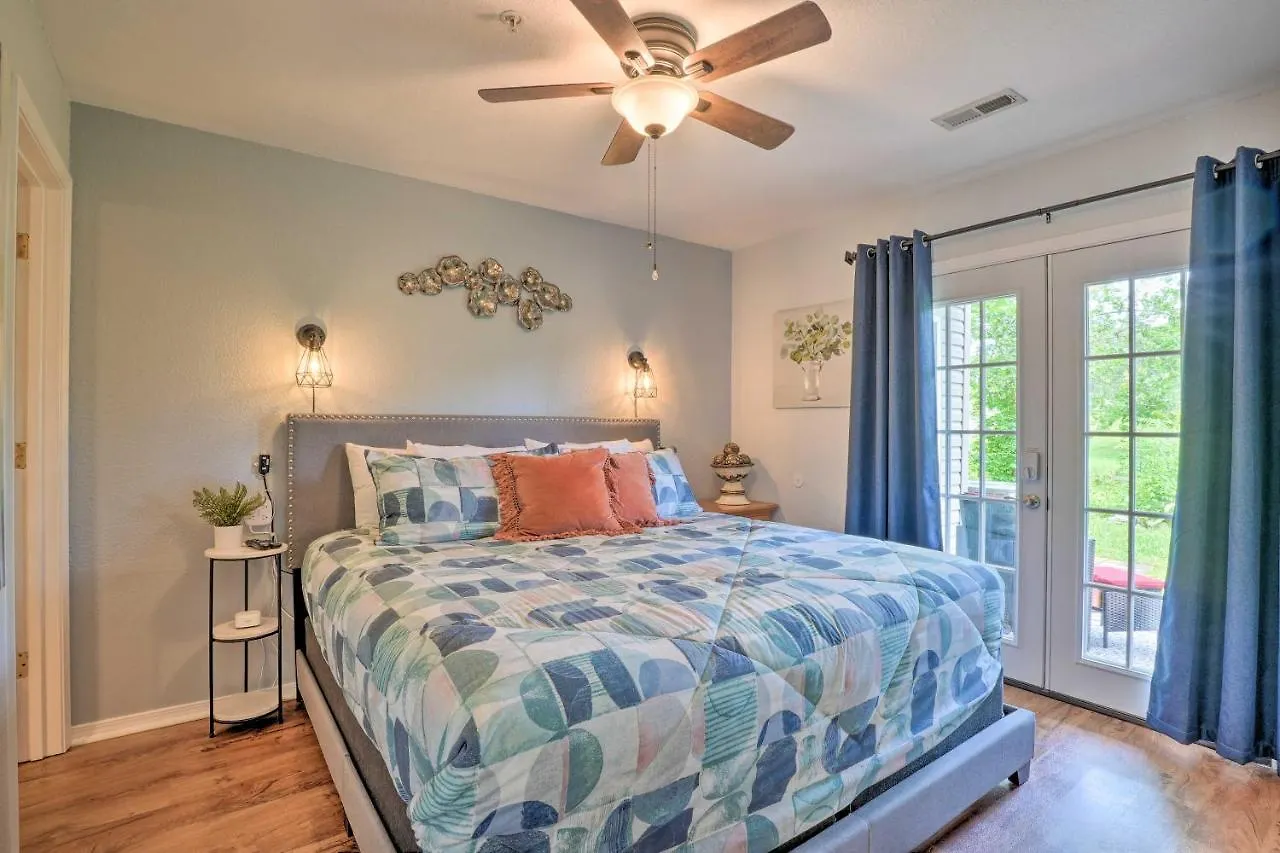 Lägenhet Sun-soaked Taneycomo With Furnished Patio *