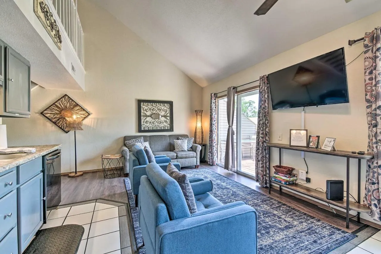 Cozy And Convenient With Balcony! شقة