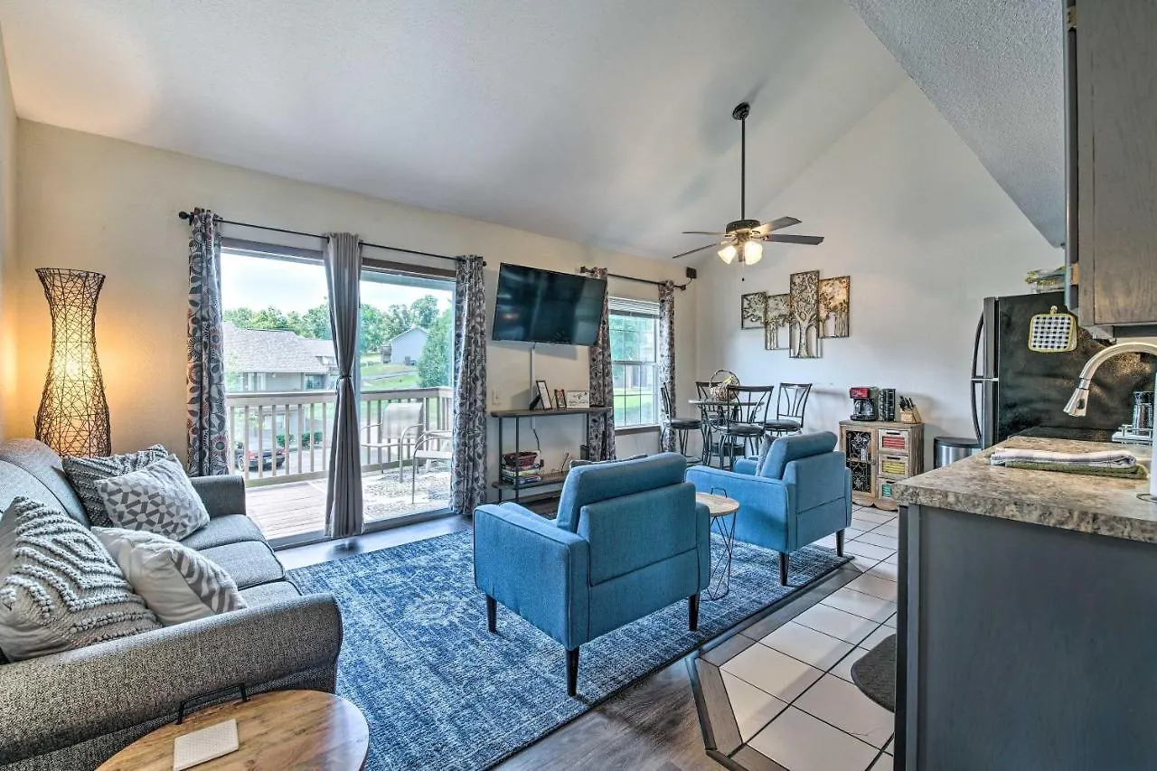 Cozy And Convenient With Balcony! شقة