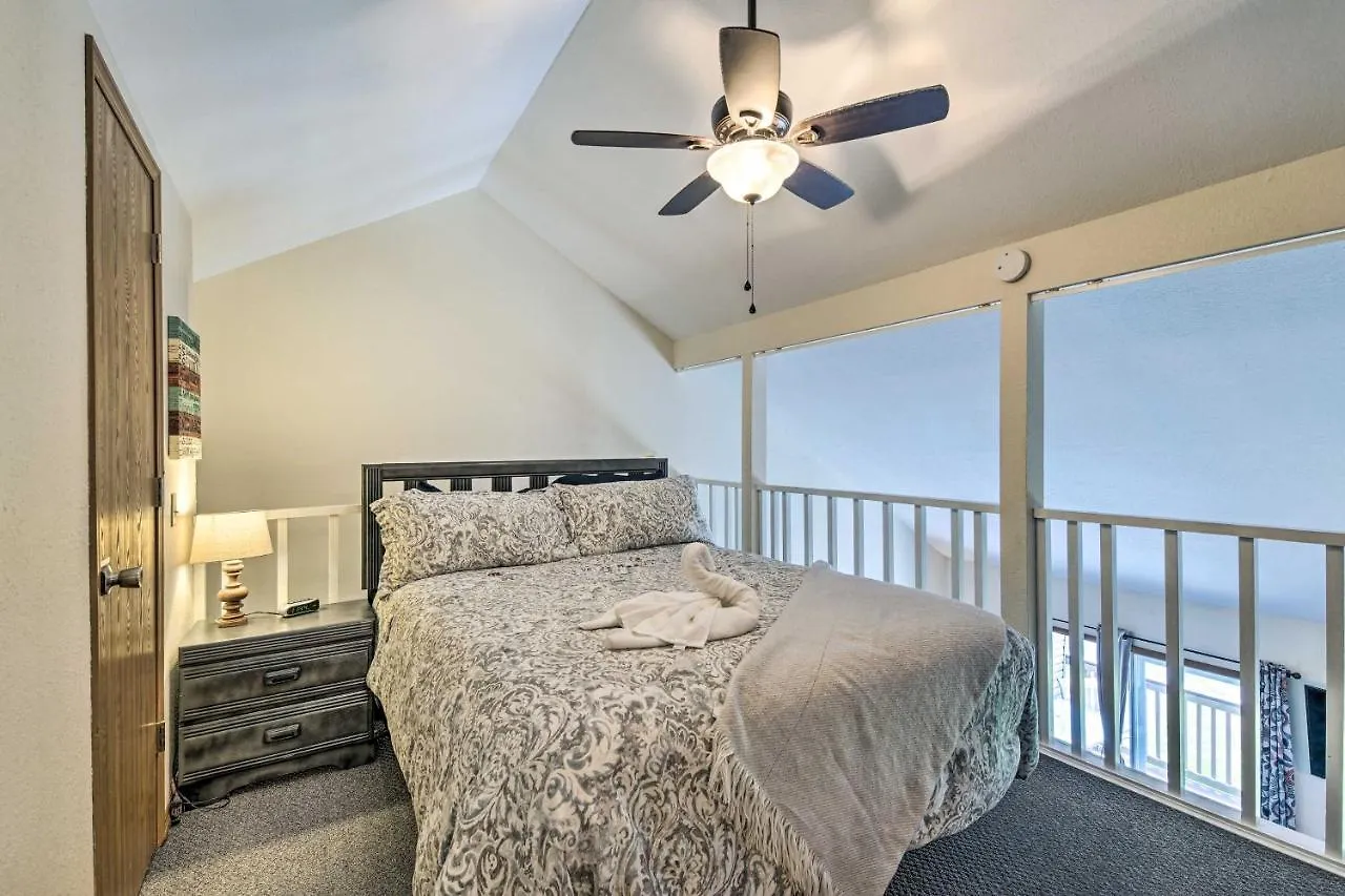 Cozy And Convenient With Balcony! شقة