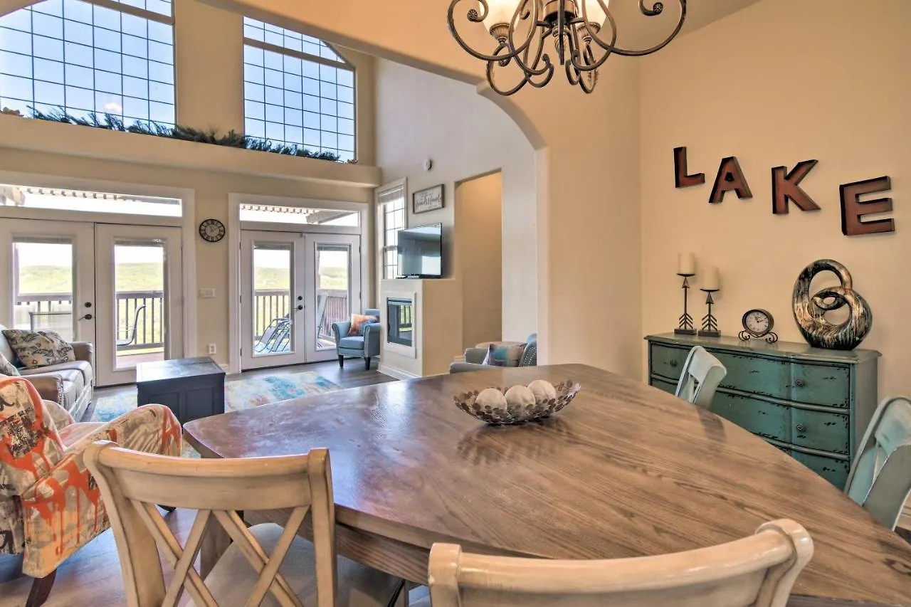 Luxe Retreat With Mtn Views And Pool Access! Apartment