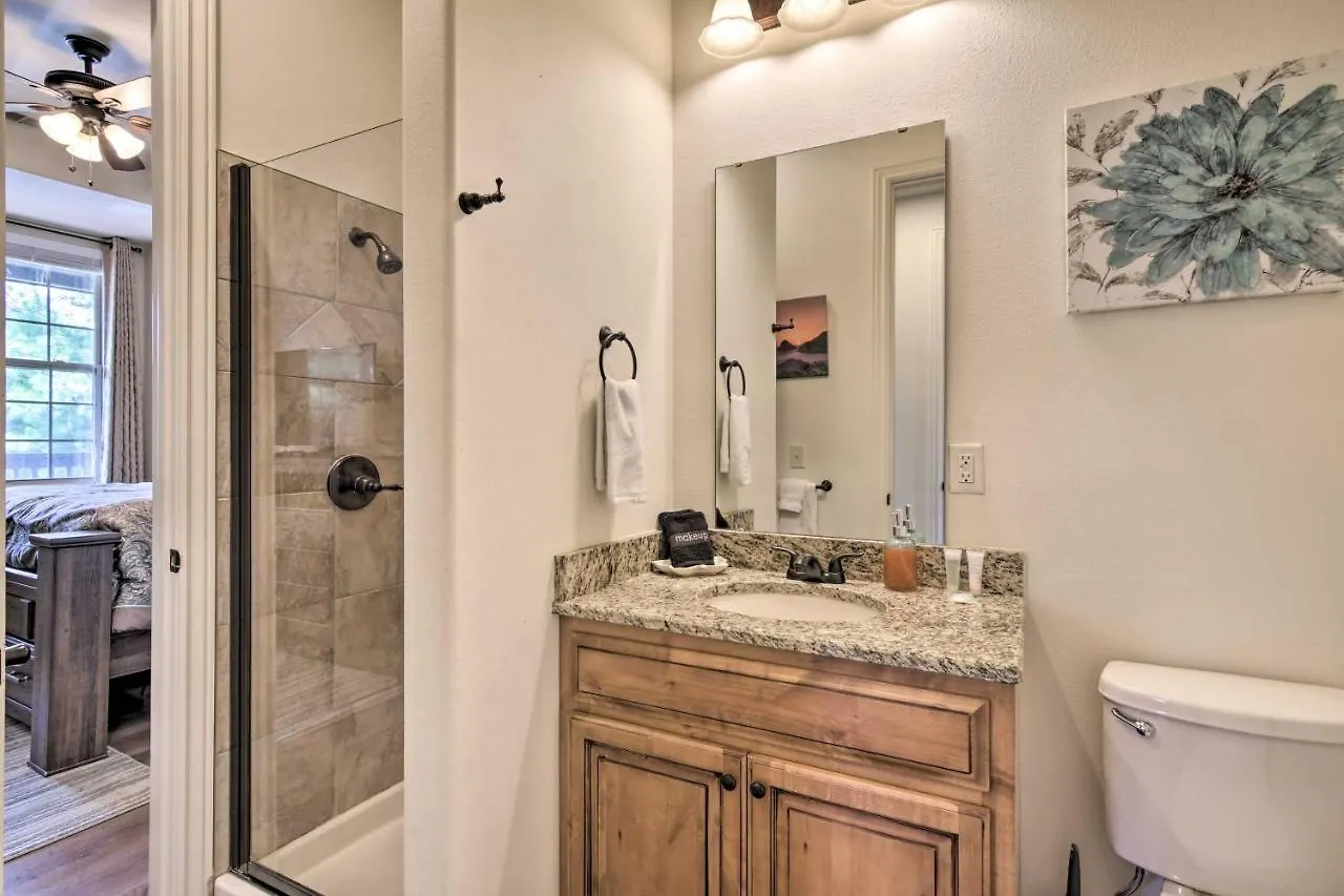 Apartment Luxe Retreat With Mtn Views And Pool Access!