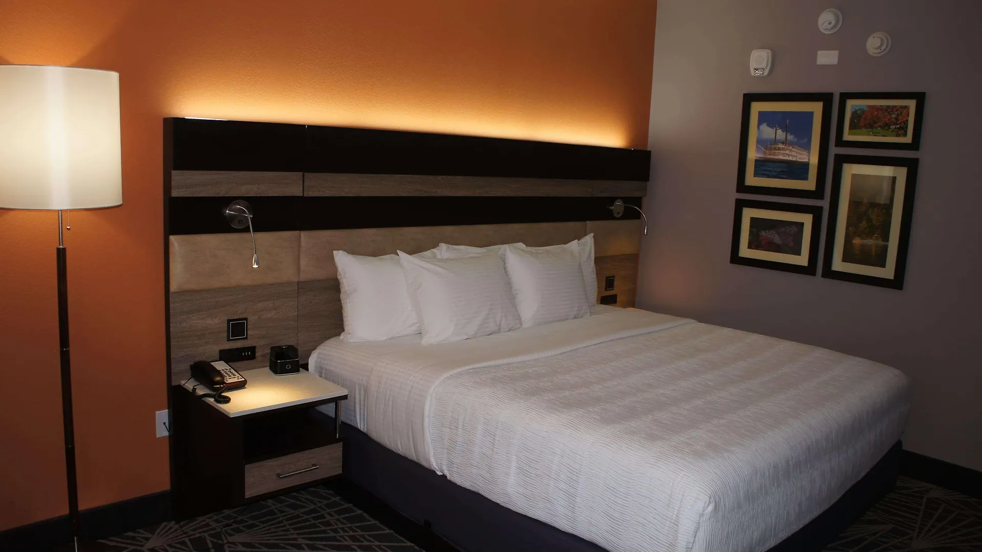 מלון La Quinta By Wyndham 3*