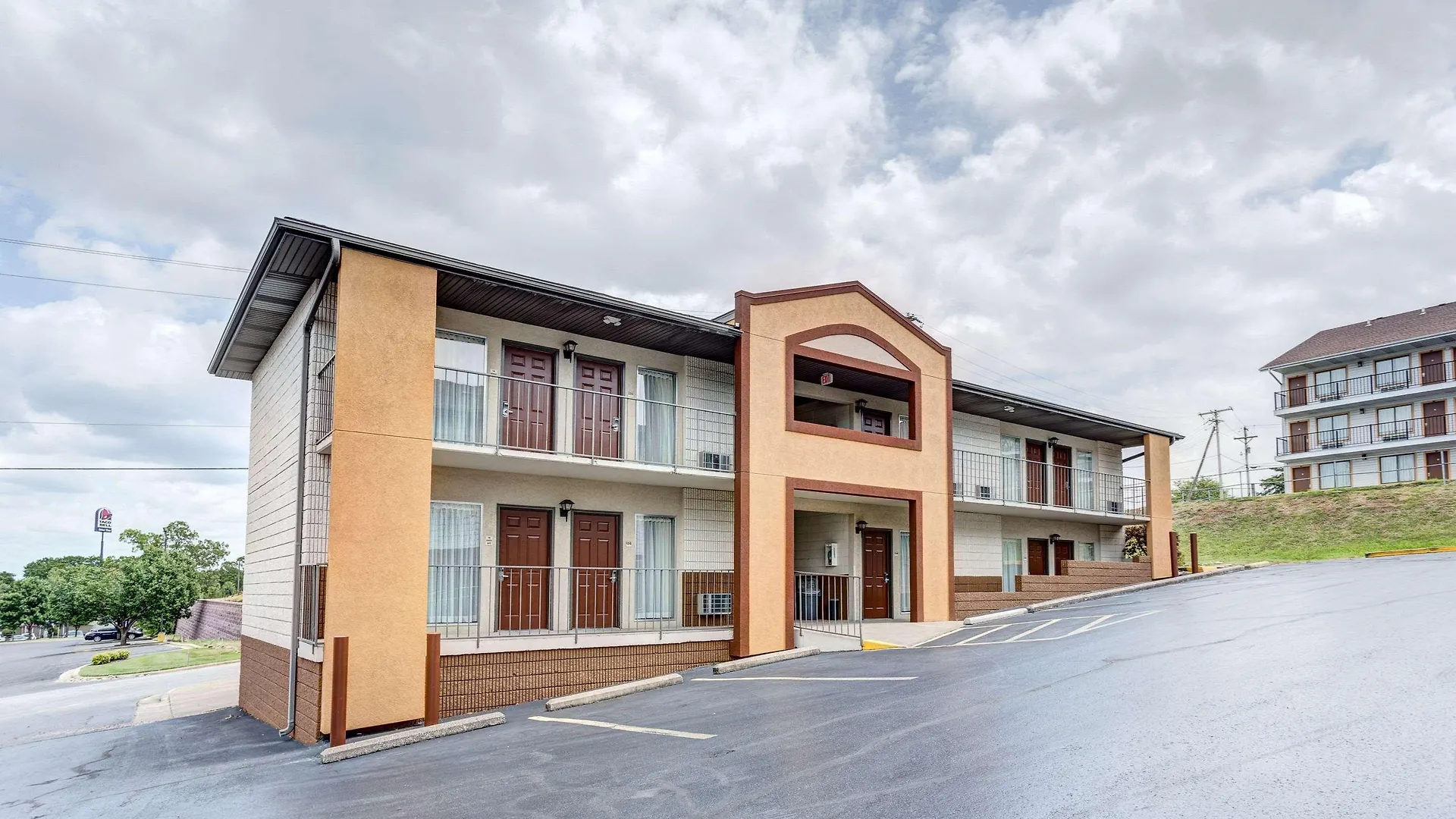 Quality West Inn 3*