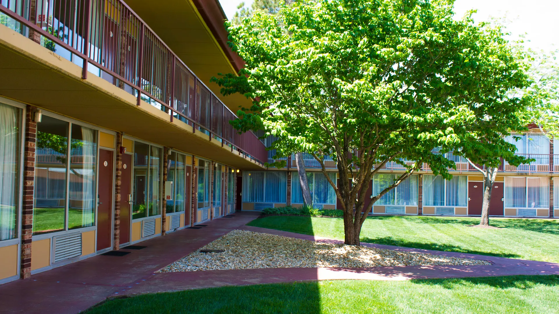 Hotel Red Lion & 3*