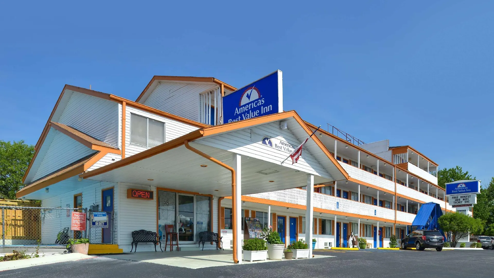 Americas Value & - Near The Strip Branson