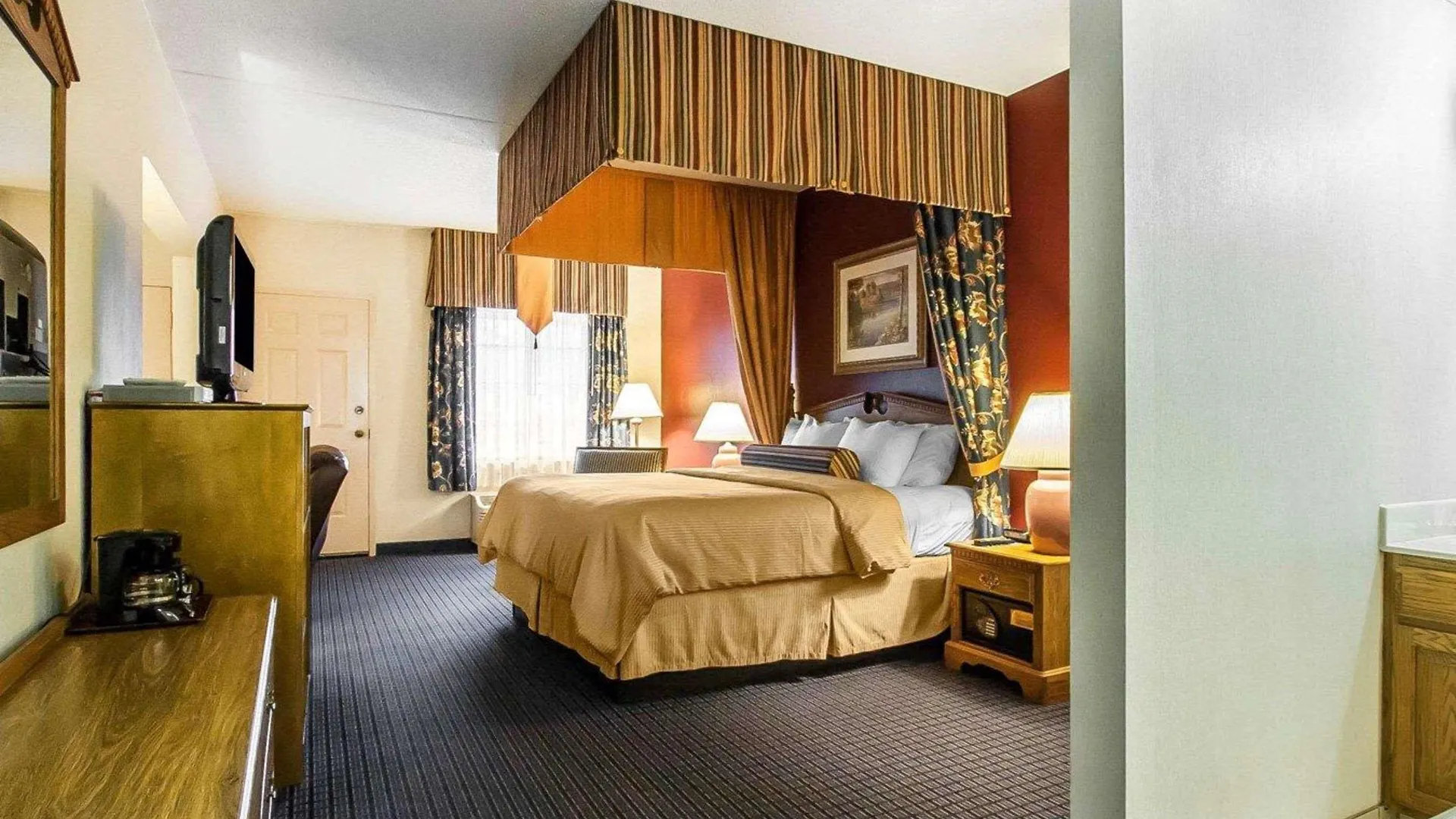 Clarion Hotel 3*