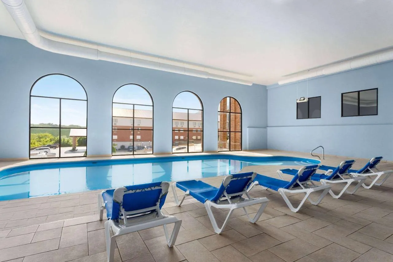 Americinn By Wyndham & Conference Center Otel