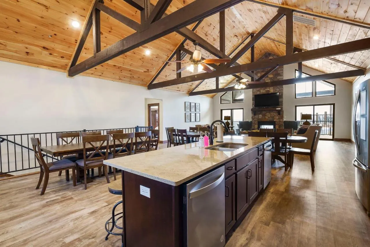 Holiday home Luxe Gaming Paradise W Breathtaking Views Indoor Pool Close To Sdc Branson