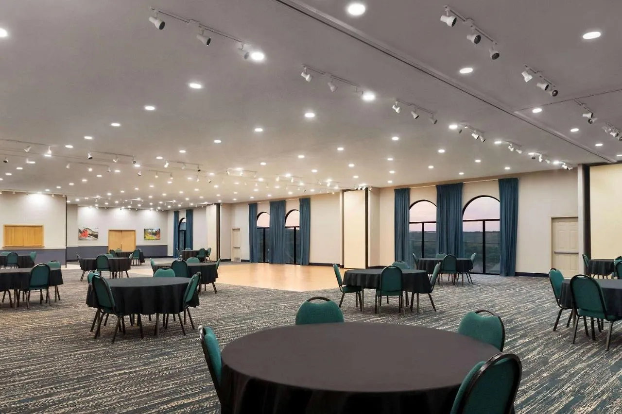 Americinn By Wyndham & Conference Center Szálloda 3*