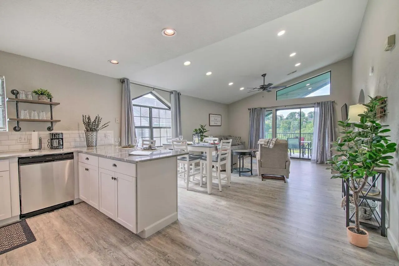 With Pool Access And Golf Course View! * Branson