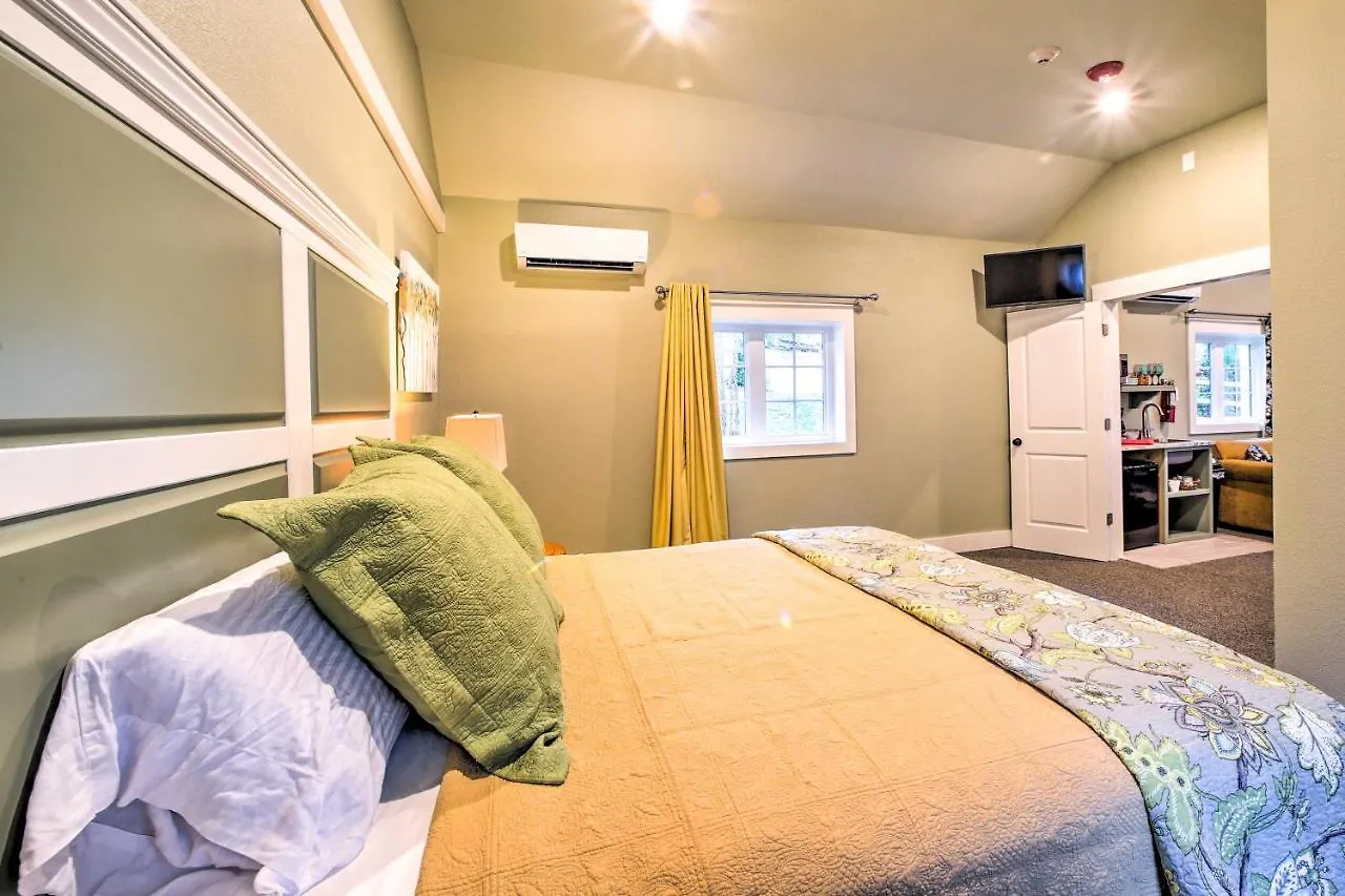 Welcoming Downtown With Pool Access! * Branson