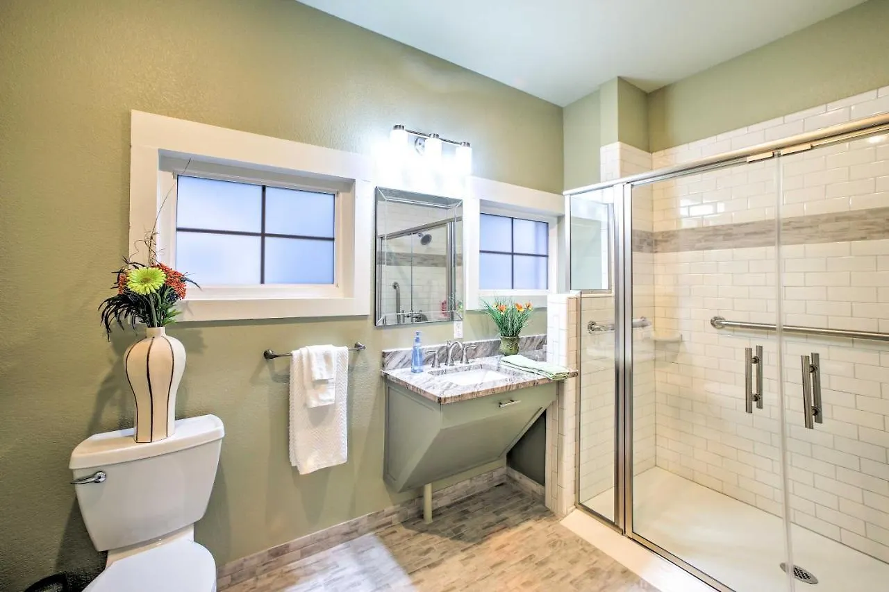 Welcoming Downtown With Pool Access! Casa de Férias