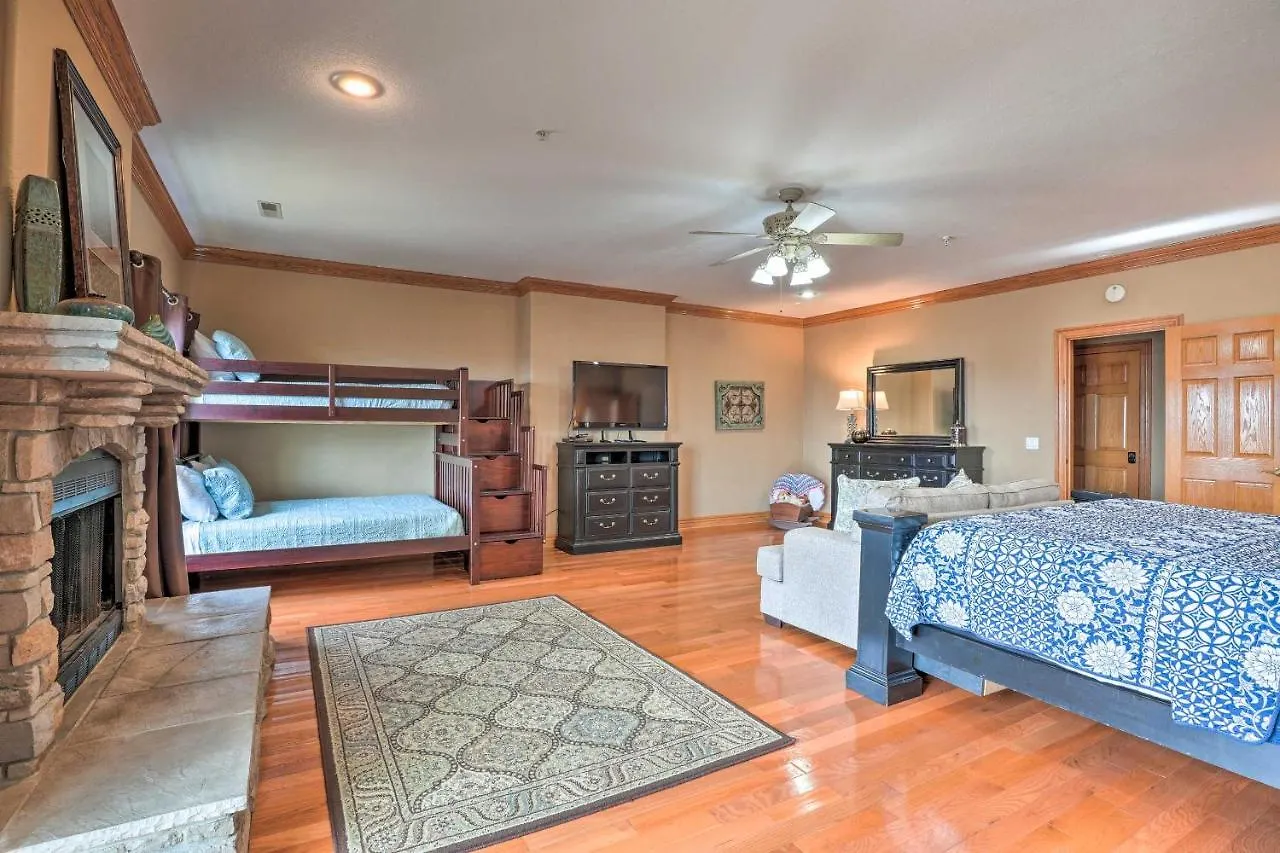 Ferienhaus With Indoor Pool And Basketball Court! Branson
