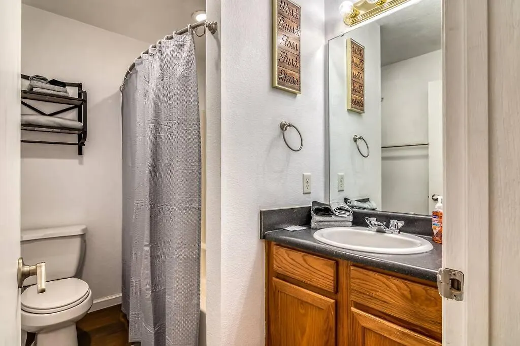 Cozy 3-bedroom Near Lejlighed *