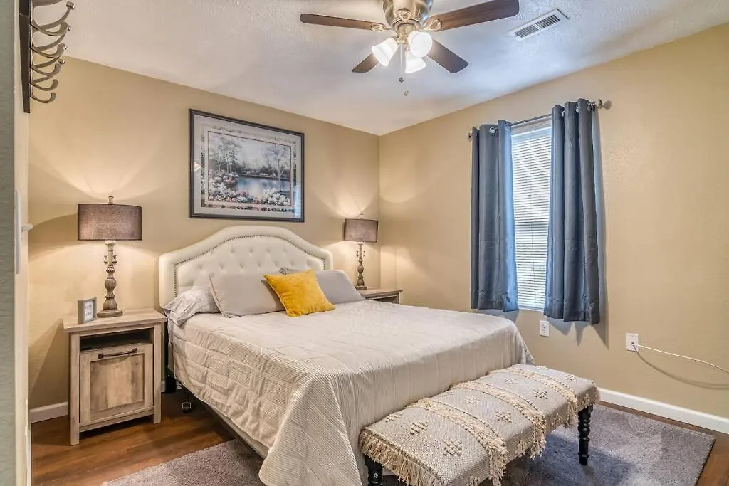 Cozy 3-bedroom Near * Branson