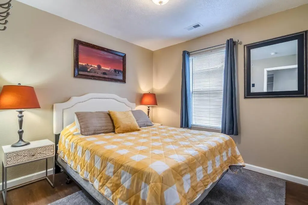 Lejlighed Cozy 3-bedroom Near *